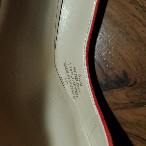 Heels - Picture 3 of 3